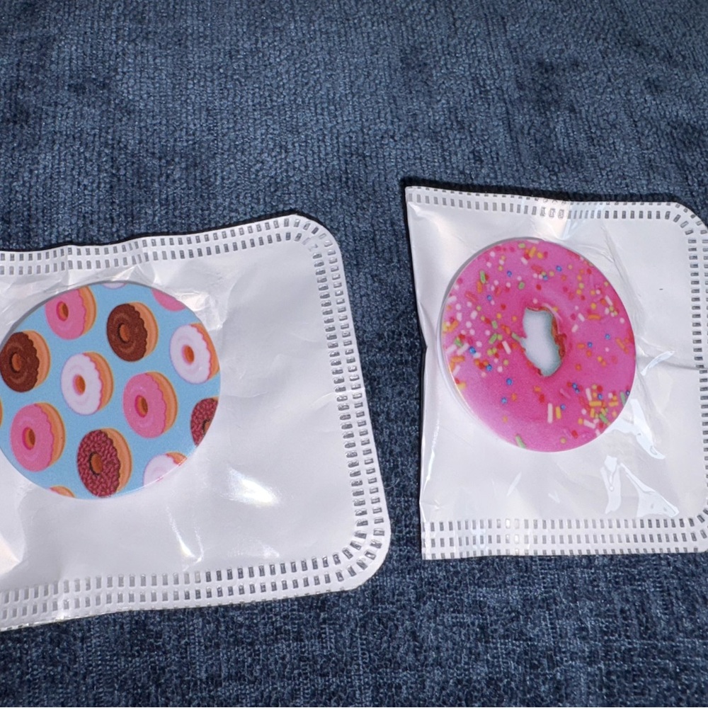 Assorted Patterned Phone Grips - Picture 2 of 3